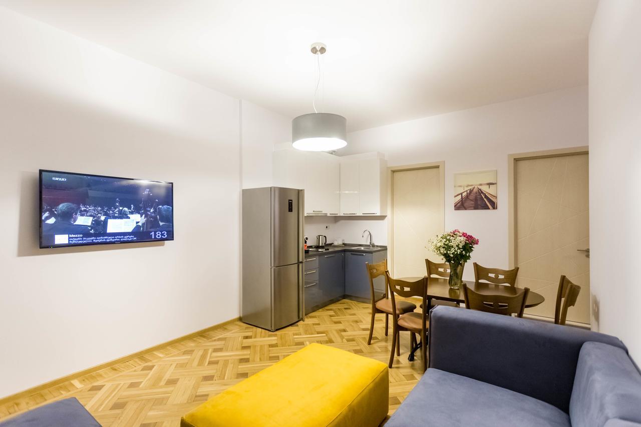 Luxury 3 Bedroom Apartment By Freedom Square City Center Tbilisi Exterior photo