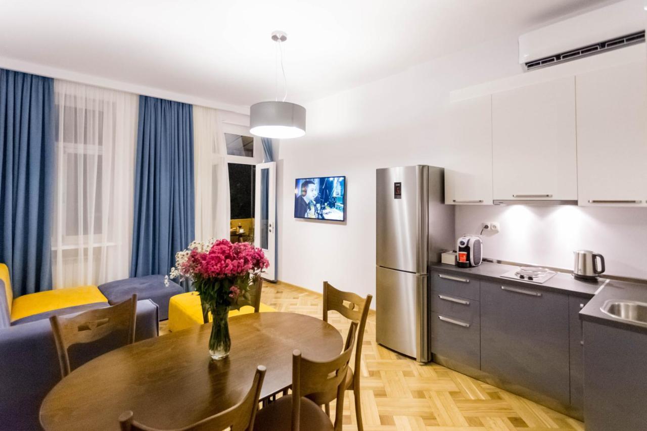 Luxury 3 Bedroom Apartment By Freedom Square City Center Tbilisi Exterior photo